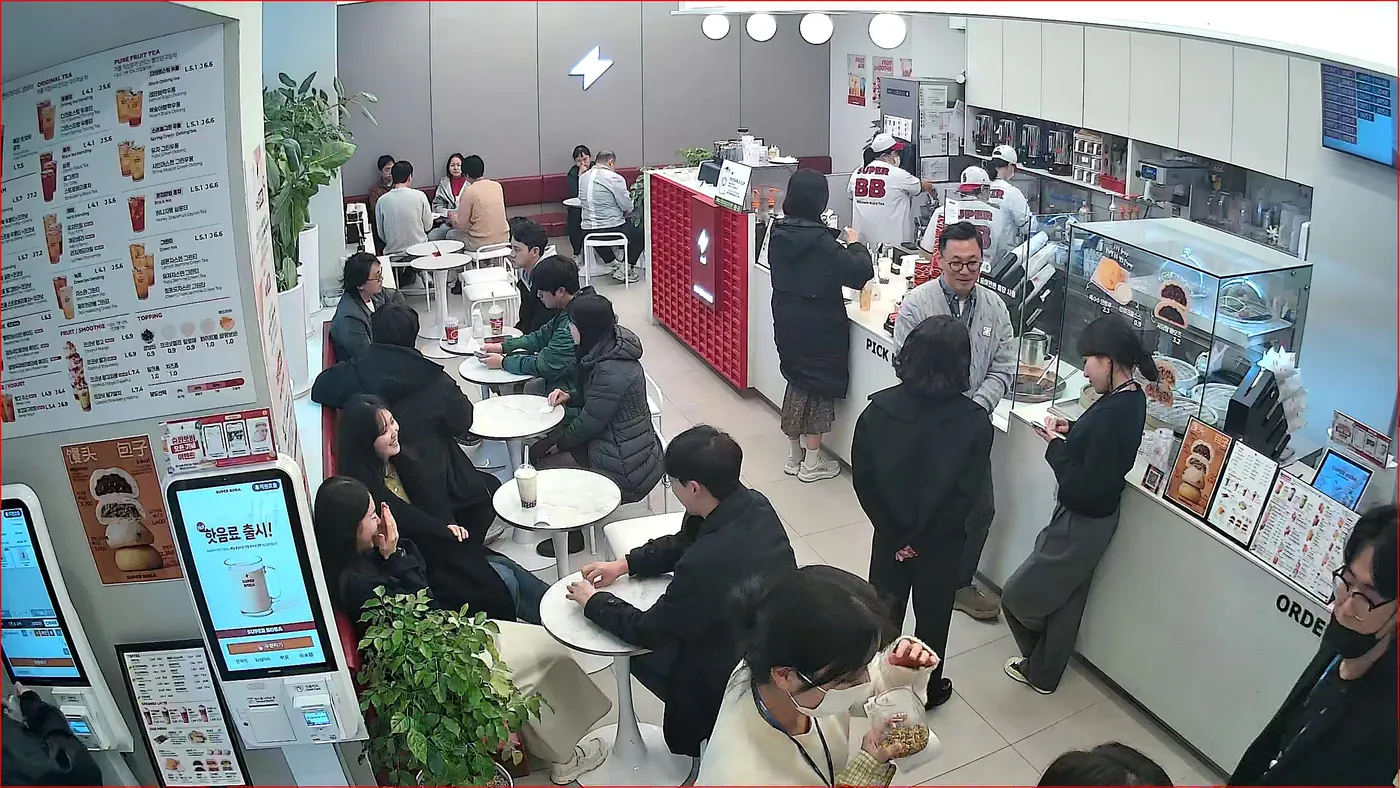 붐비는 매장 풍경